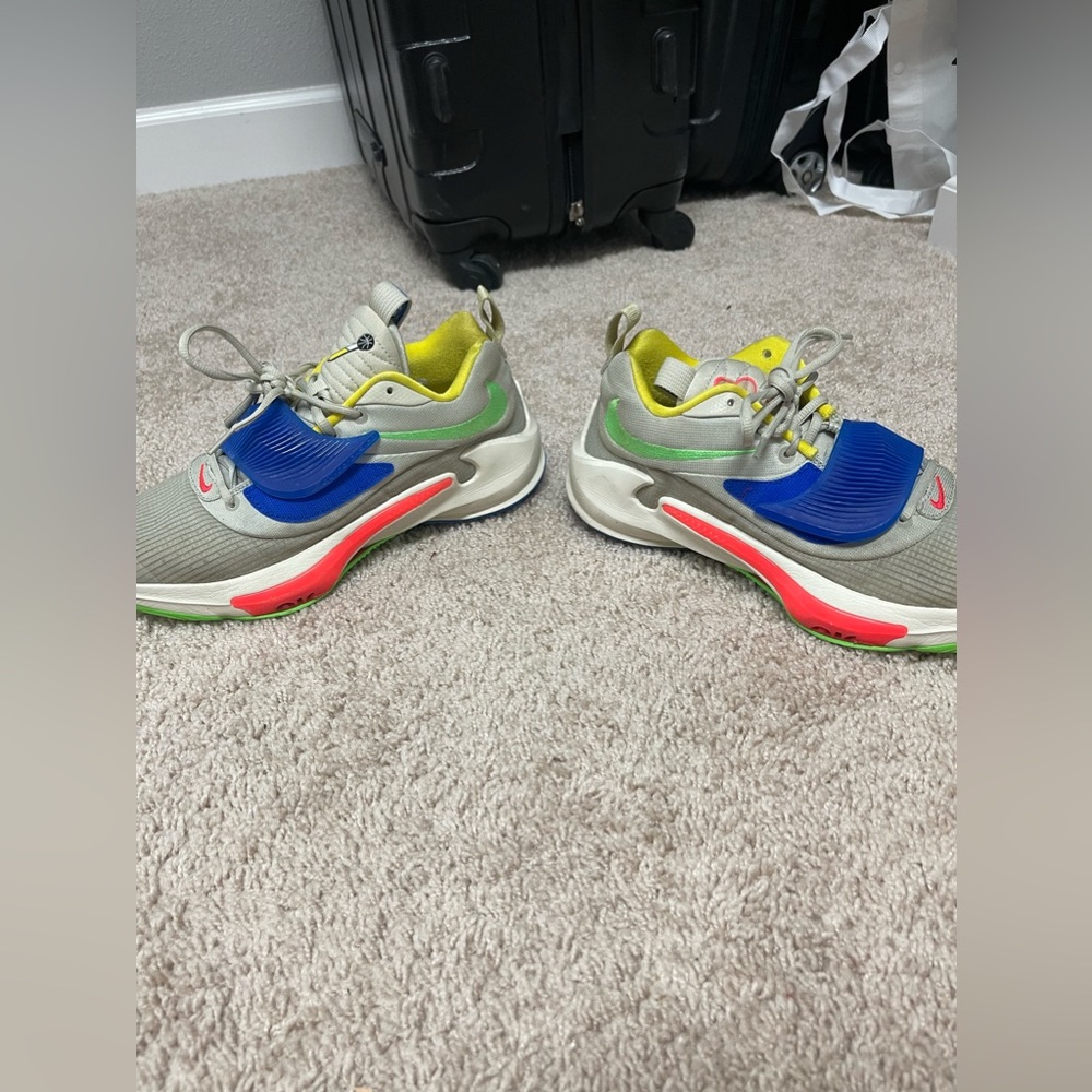 Nike zoom freaks Giannis shoes